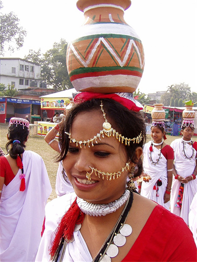 अगस्त में, भारतीय शेयर बाजार में शुद्ध विदेशी निवेश 73.2 बिलियन रुपये तक गिर गया, जो 3 महीनों में सबसे कम स्तर था।